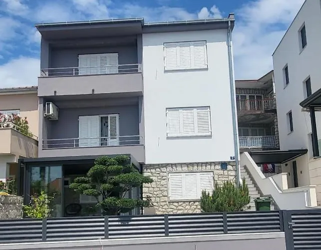 Διαμέρισμα Maslina & Pinija *