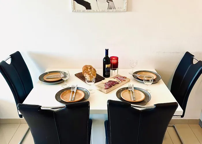 Maslina & Pinija Daire *